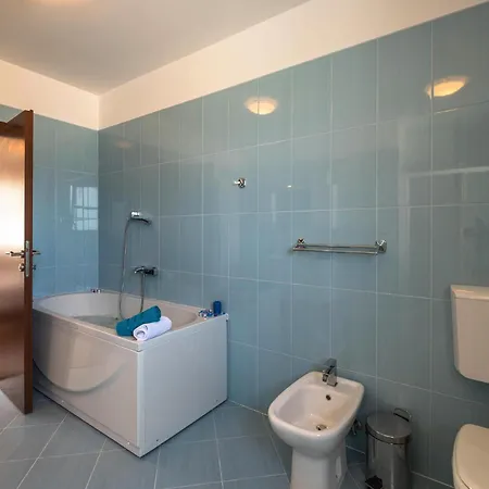 Holiday home Awesome In Hr-52215 With Kitchen *