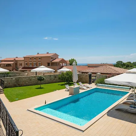 Holiday home Awesome In Hr-52215 With Kitchen Vodnjan