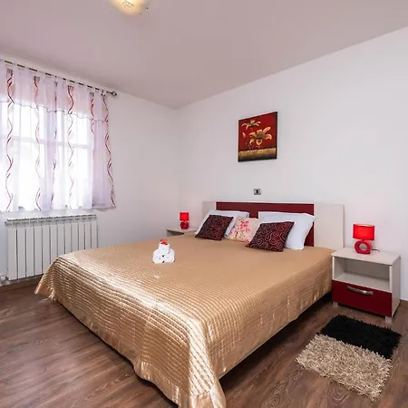 Holiday home Awesome In Hr-52215 With Kitchen