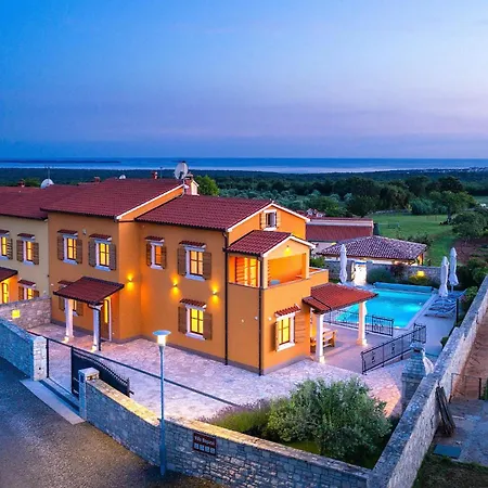 Awesome In Hr-52215 With Kitchen * Vodnjan