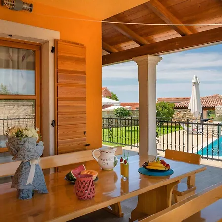 Awesome In Hr-52215 With Kitchen * Vodnjan
