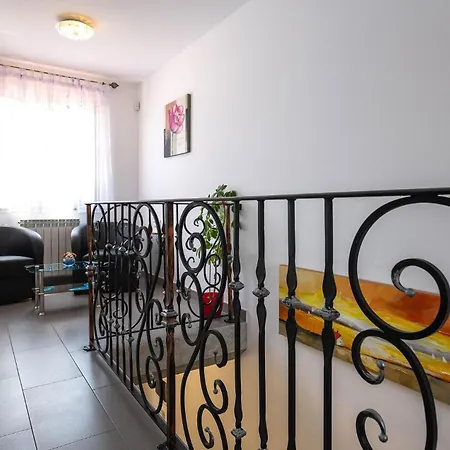 Awesome In Hr-52215 With Kitchen Vodnjan