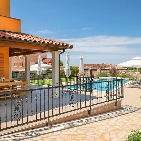 Awesome In Hr-52215 With Kitchen Holiday home Vodnjan