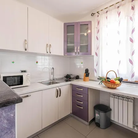 Awesome In Hr-52215 With Kitchen Vodnjan