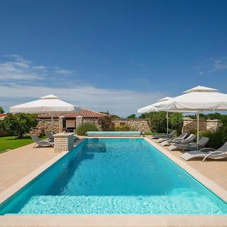 Awesome In Hr-52215 With Kitchen Holiday home