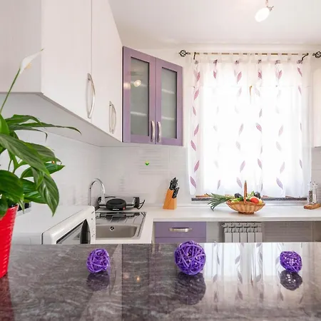 Holiday home Awesome In Hr-52215 With Kitchen